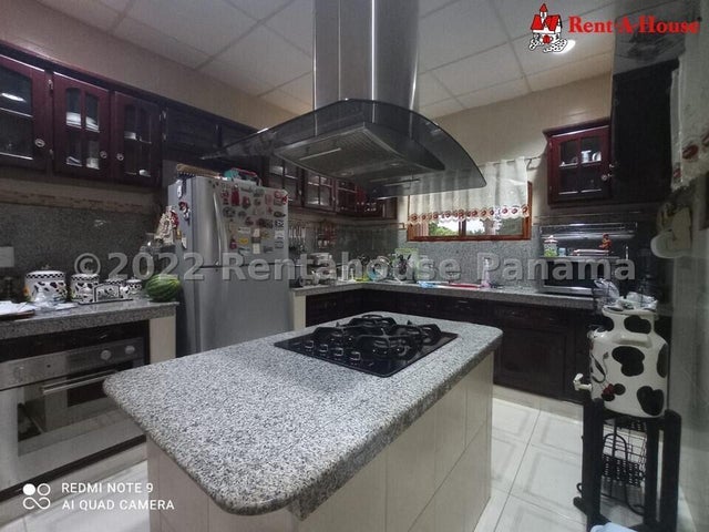 Luxurious Furnished Country House with Spacious Ranch